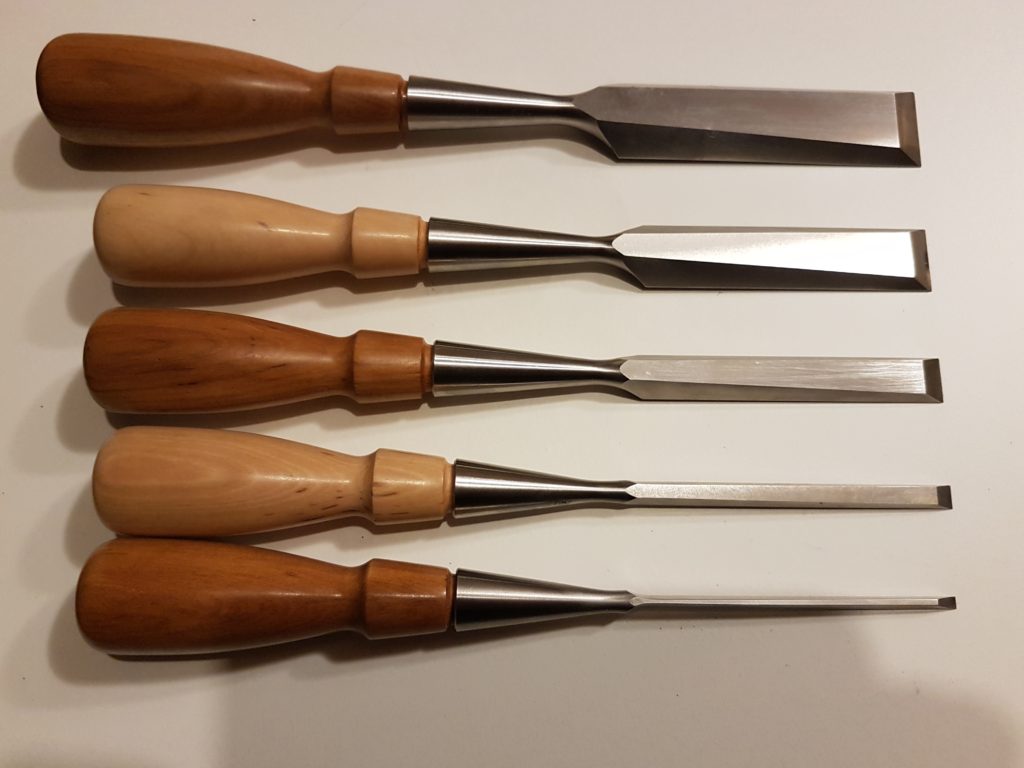 Socket bevel edge chisels